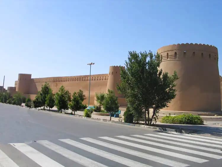 برج و باروی تاریخی یزد