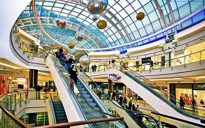 مرکز خرید ایستینیه پارک