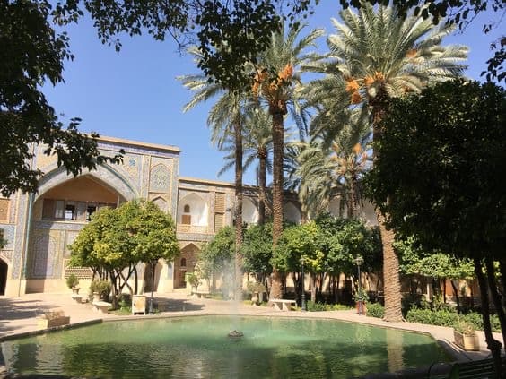 مدرسه خان