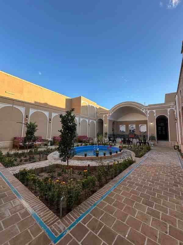 اقامتگاه بومگردی نیلوفر آبی
