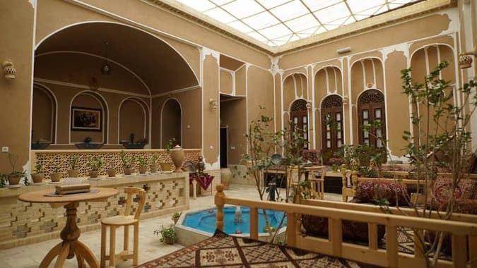 بومگردی تاج الملوک